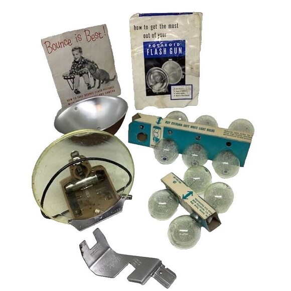 Polaroid Leather Case 309 Flash Gun 202 Close Up Lens 540 Sylvania Bulbs Lot VTG - Picture 9 of 16